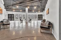 Blue Bliss 2BR 2BTH with Indoor Pool, FREE Parking, Near NYC & EWR Airport - 3-نجوم