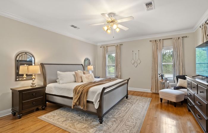 Sleeps up to 23!! Next to Toledo Town