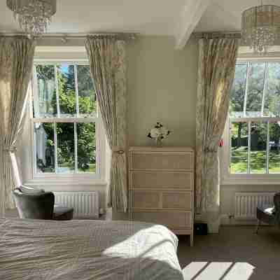 Newly refurbished 2 bedroom, 2 bathroom apartment right in the heart of Grasmere Rooms
