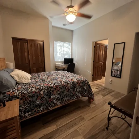 Perfect getaway house! Spacious and private. 4bd 3.5bath with heated pool!
