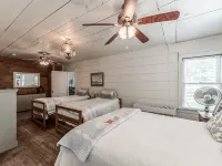 Updated Farm House on 1/2 Acre 1 Block From Aransas Bay Hotels in Fulton