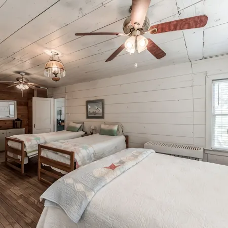 Updated Farm House on 1/2 Acre 1 Block From Aransas Bay Ξενοδοχεία στην πόλη Fulton