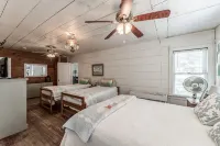 Updated Farm House on 1/2 Acre 1 Block From Aransas Bay - 3-Sterne