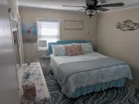Comfortable and clean beach cottage convenient access to the beach. - Beach