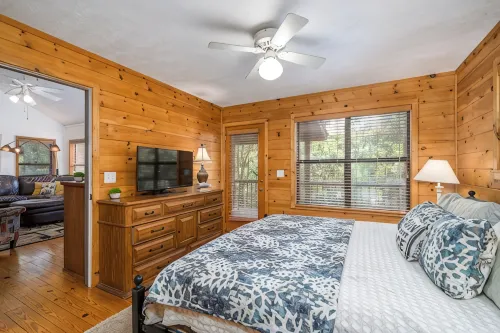 Secluded Cabin, Creek, Dogs ok, Theater&Escape Room, Hottub, Fireplace Fire Pit. - 샬레 호텔