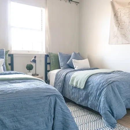 Modern 2Br Casita. Near I-40. Perfect for Work Stays & Pets!