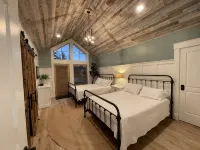 THE PENTHOUSE at Cranmore Mt. Resort, N. Conway, 4-season pool, near Story Land! - 4-Star
