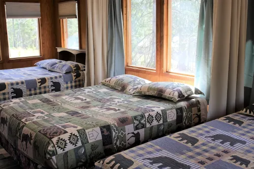 Great Cabin- get own beach & dock!  Perfect for Glacier National Park Vacation! - Feriehus