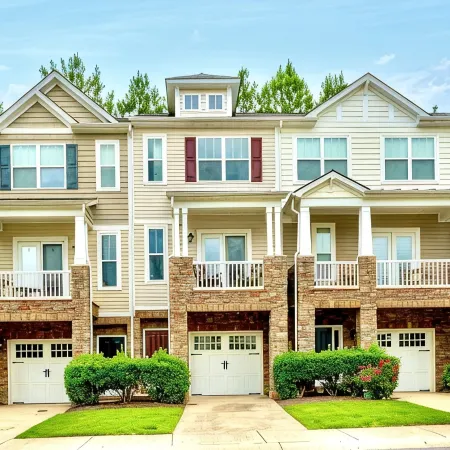 3 King Beds; Walk to Umstead; 5 Mi. to Airport; Lenovo Center; Quiet