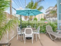 Coastal Palms Inn and Suites Hotels near Northside Park