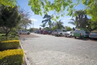 Ruslamere Hotel and Conference Centre - parkir