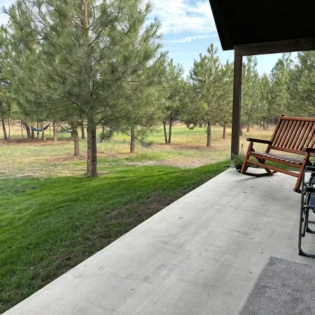 Peaceful, beautiful, cozy new cottage set on forested property. Gorgeous views!
