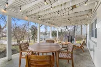 3 Mins to ND. Hot Tub, Game Room, Sleeps 16, Fire Pit - 3 stjerner