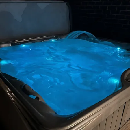 Hilltop Hideaway w/ Hot Tub Close to Nashville