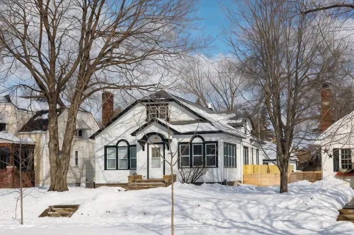 Wonderful Renovated St. Paul Bungalow. - ห้องครัว