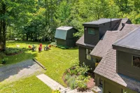 Vermont Summer Escape - Sleeps 8 with FirePit, Hot Tub, and Pet Friendly! - 4-Star