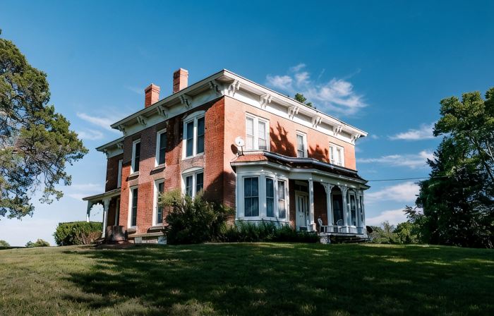 Victorian Country Home on the edge of town. Event venue, weekend home.