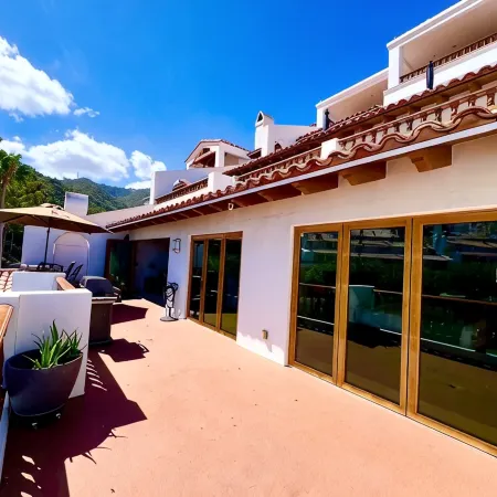 Hamilton Cove 2-bedroom condo with golf car & A/C in pleasant Catalina Island