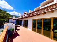 Hamilton Cove 2-bedroom condo with golf car & A/C in pleasant Catalina Island - Pools