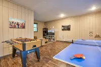 HUGE 5BR, 4.5BA, 3 King Suites, Dog Friendly! - Boutique
