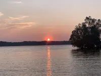Lake Front Cottage with private sandy beach - Boutique