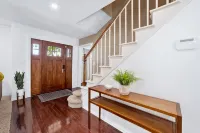 Serene & Spacious Family Retreat w/ Pool. Park and St. Francis Hospital Nearby. - Homestays