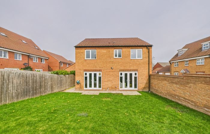 4 Bed Modern Spacious House | Parking x3 | EV Charger