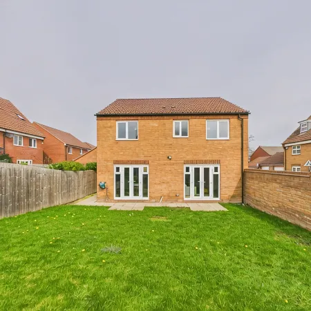 4 Bed Modern Spacious House | Parking x3 | EV Charger