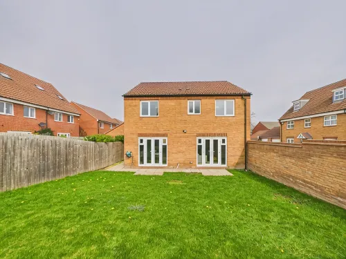 4 Bed Modern Spacious House | Parking x3 | EV Charger - Wifi