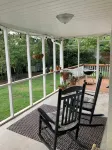 Great weekend getaway just a mile from downtown! - 2-Star