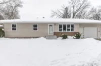 A Cozy Updated 3 Bedroom Home! - WiFi