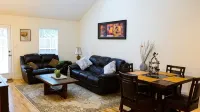 Cozy townhome - 5 minutes to military base! - 3 stjerner