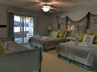 HUGE cove, DEEP water, KAYAKS, SUPs, fire pit & game room - balcony