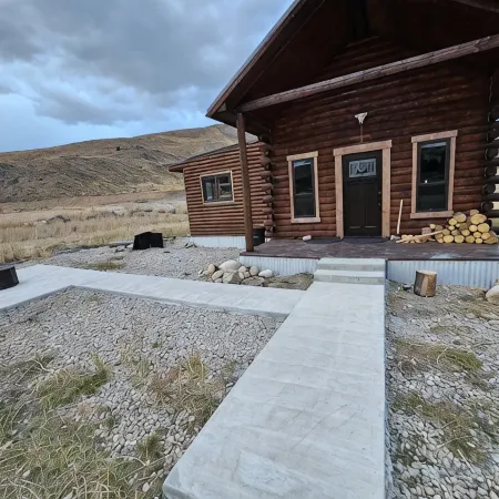 Reboot, Recover, Recreate…Centrally located 20 acre Mill Creek getaway cabin!