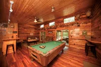 HotTub! FirePit, Private 2.5 acre Pond, 2 Kayaks! GameRoom! Slps12+ - 4-Star