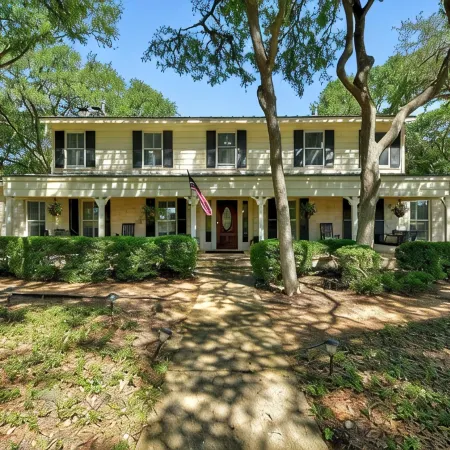 Southern Charm - Huge Hill Country Home on 4 Acres w/Pool, Hot Tub & Fire Pit