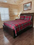Twin Oaks: Close to Town! Mtn Views! Hot Tub! - Wifi