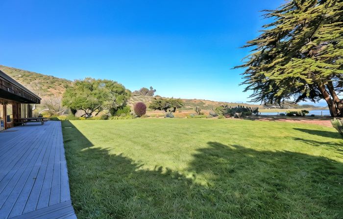 Beach Condo, 3 Bedrooms/2 Bath, Sleeps 9 Private Corner Patio Views of Dunes
