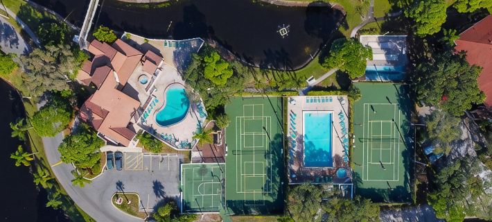 Peaceful Lakeview Condo • 2 Pools • Minutes to Img & Beaches ブレーデントンのホテル