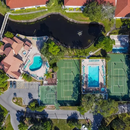 Peaceful Lakeview Condo • 2 Pools • Minutes to Img & Beaches