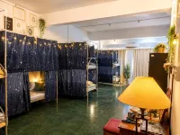 F1 Riverside Mee Udang - Hostels