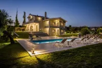 SUPERB LOCATION Luxury 5 bed villa, pool, sea view, beach / restaurants close by - Biệt thự