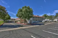 Motel 6 Kingman, AZ Route 66 East - Parkering