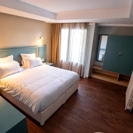 Breeze Hotel