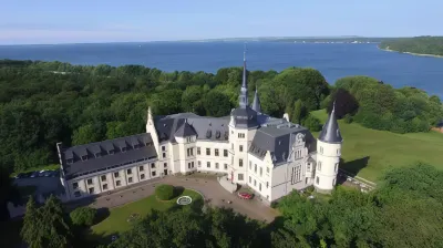 Schlosshotel Ralswiek Hotels in Neddesitz