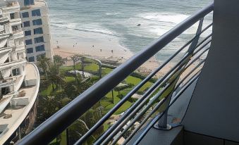 The Pearls of Umhlanga ! - No 1 Apts Private