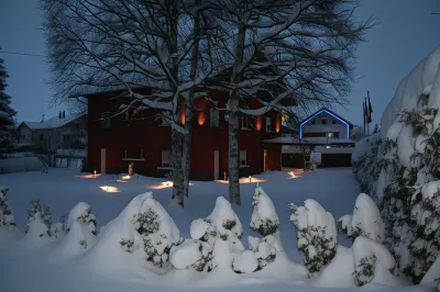 Logis Hôtel & Restaurant les Perce-Neige Отели в г. Фурне-Бланшерош