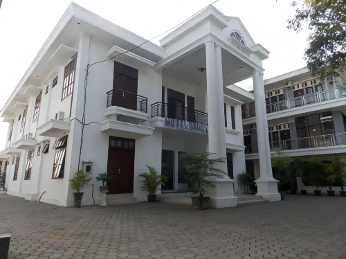 Hotel Griya Lestari Pati فنادق في Pati