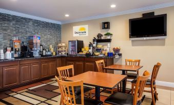 Days Inn & Suites by Wyndham Antioch