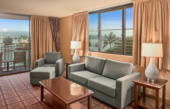 Hilo Hawaiian Hotel, Trademark Collection by Wyndham